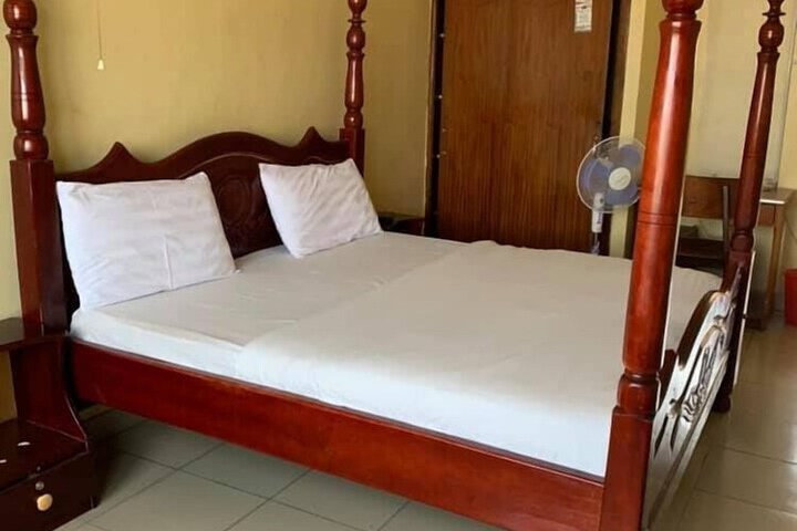 Room 4 of 20