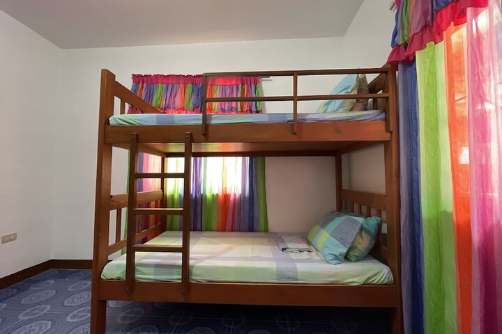 Room 14 of 200