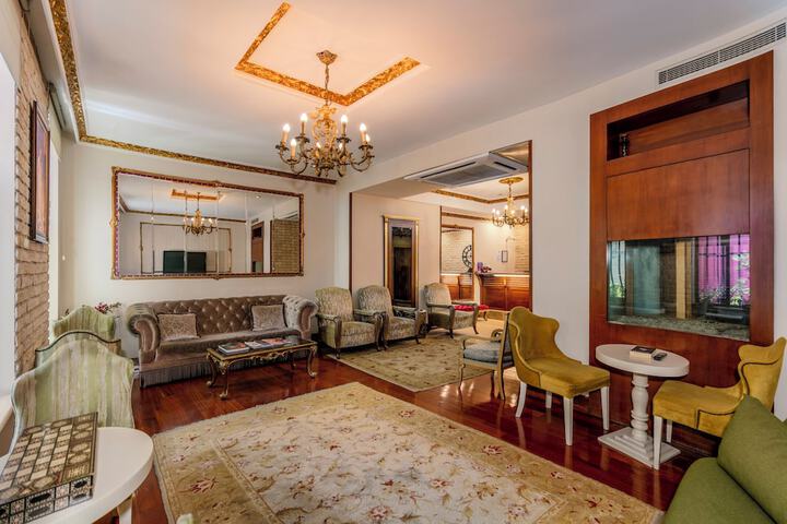 Entrance & Lobby
