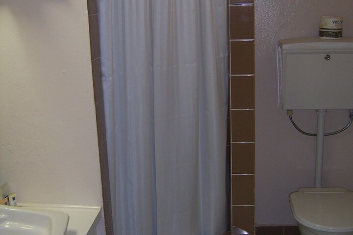Room 37 of 87