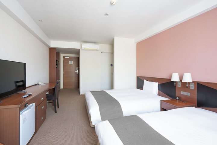 Room 4 of 74