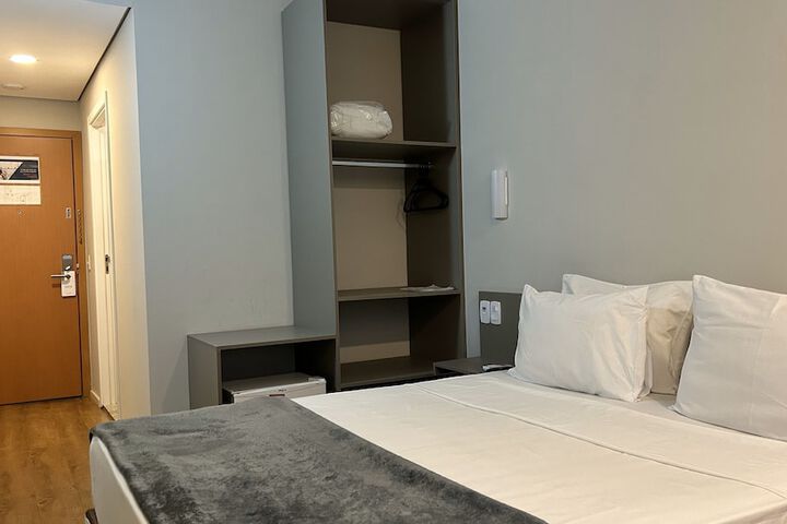 Room 7 of 33