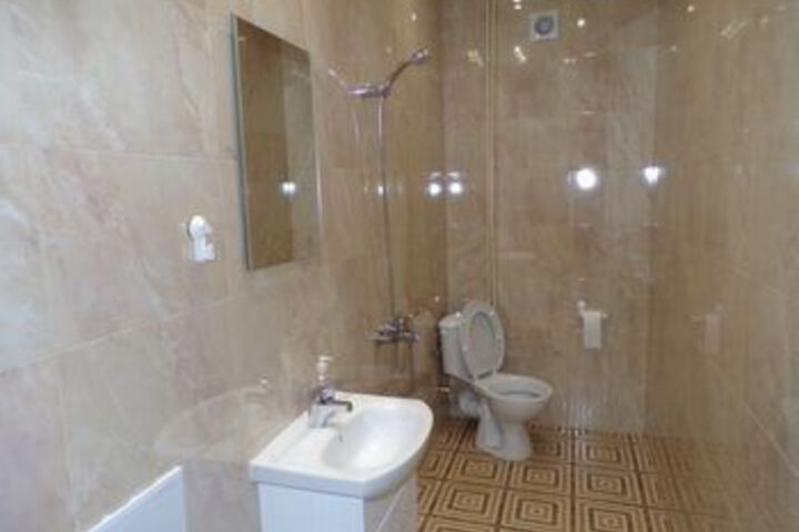 Room 4 of 17