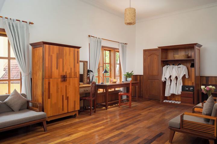 Room 43 of 157