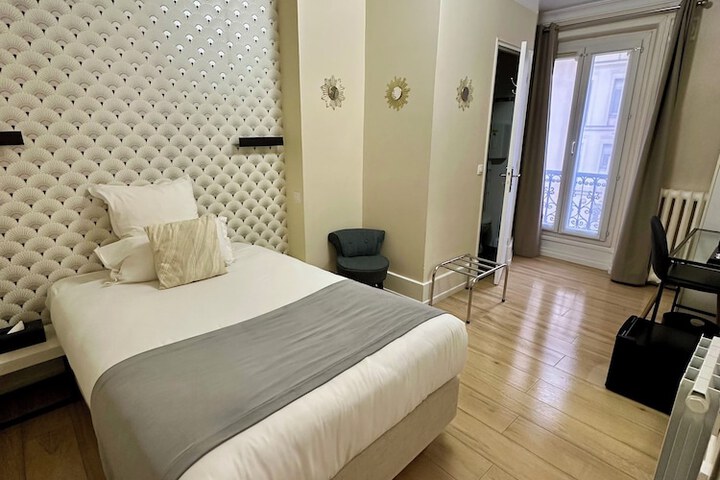 Room 13 of 85