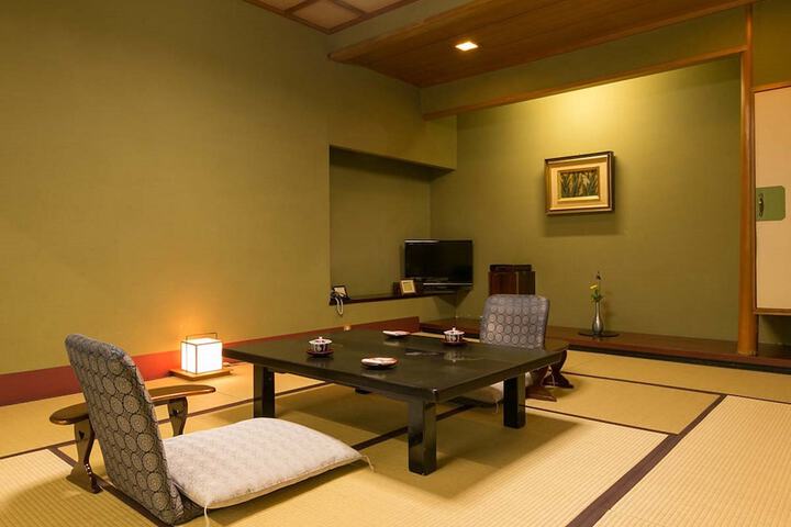 Room 16 of 143