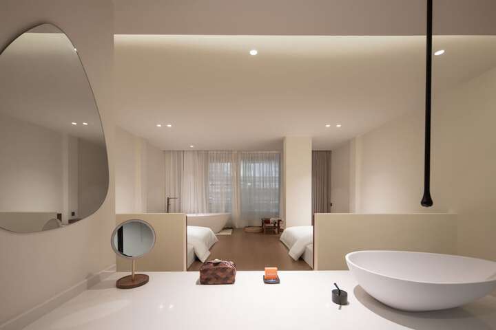 Room 43 of 68