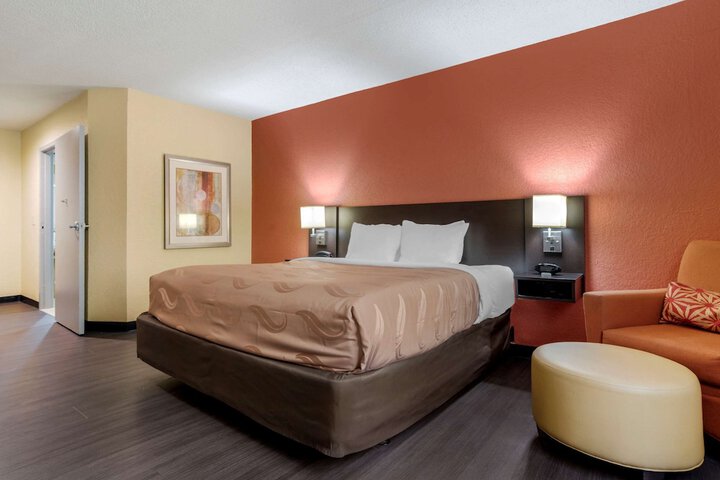1 King Bed (11 of 18)