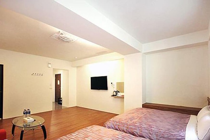 Room 25 of 40