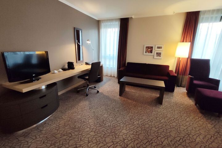 Room 7 of 152