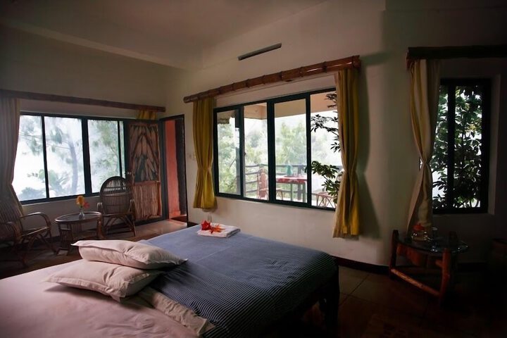 Room 2 of 33