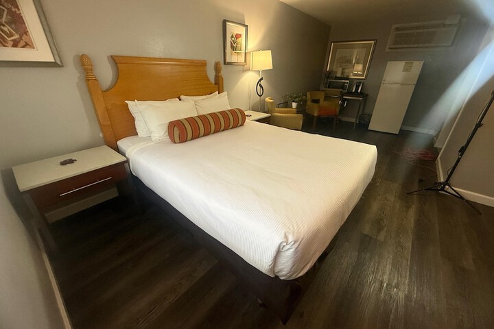 Room 26 of 38