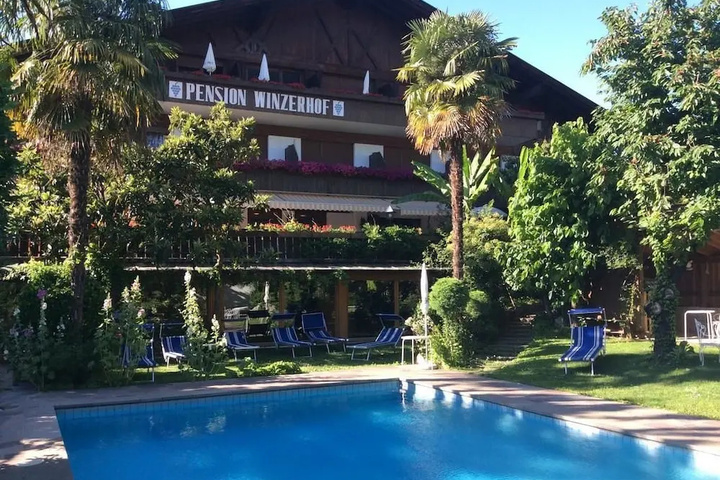 Hotel Pool