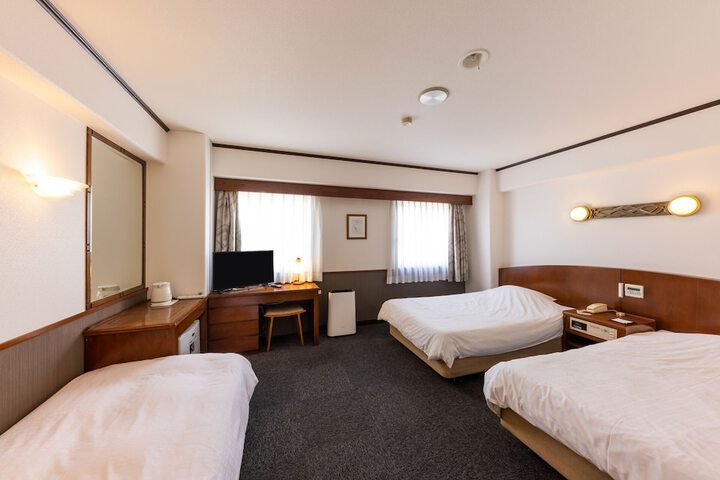 Room 2 of 16