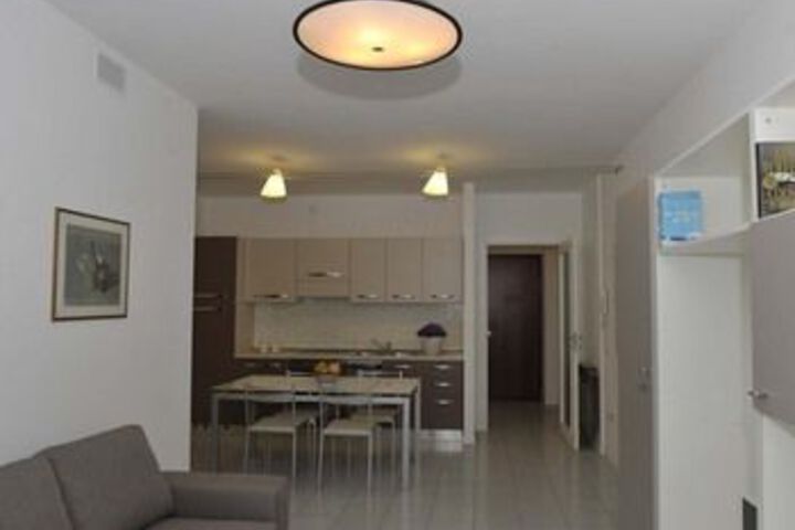 Room 48 of 102