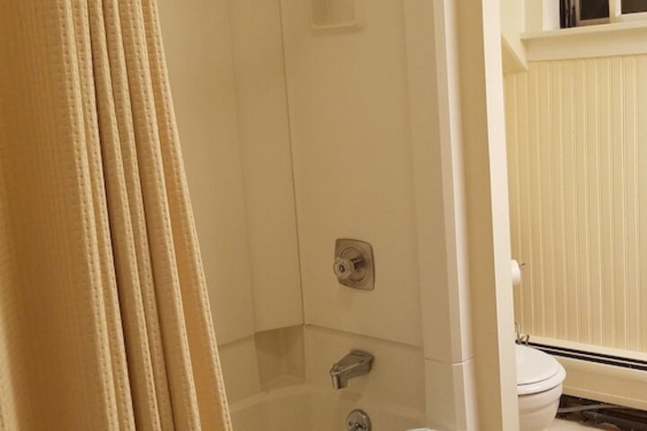 Room 30 of 43
