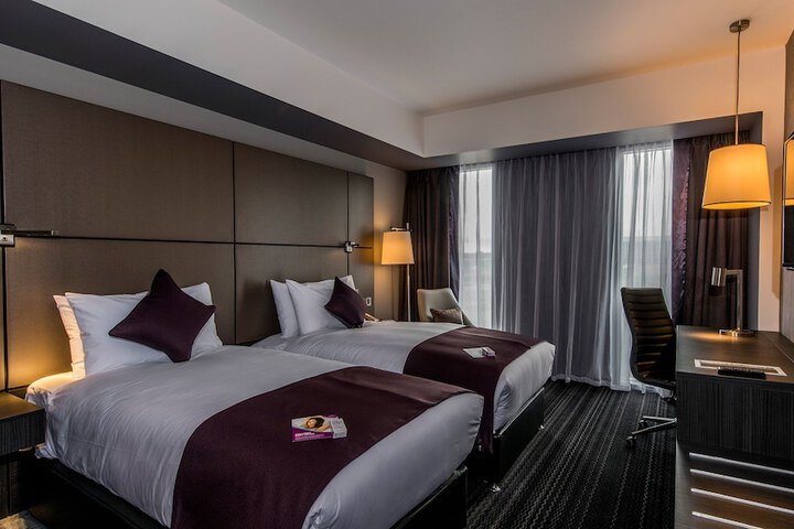 Room 4 of 233