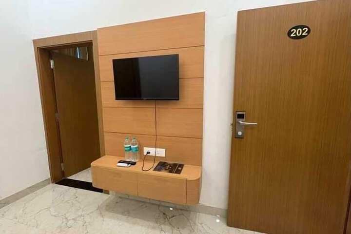 Room 16 of 33