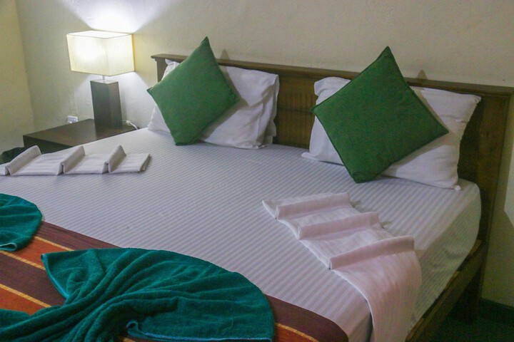 Room 4 of 37