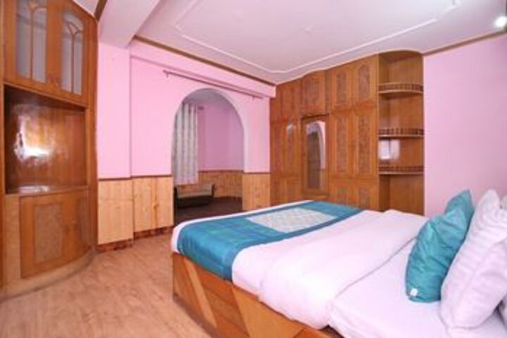 Room 13 of 20
