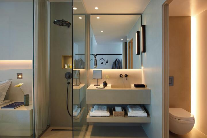 Room 26 of 84