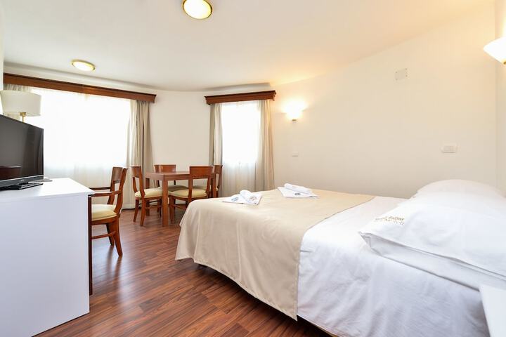 Room 7 of 44