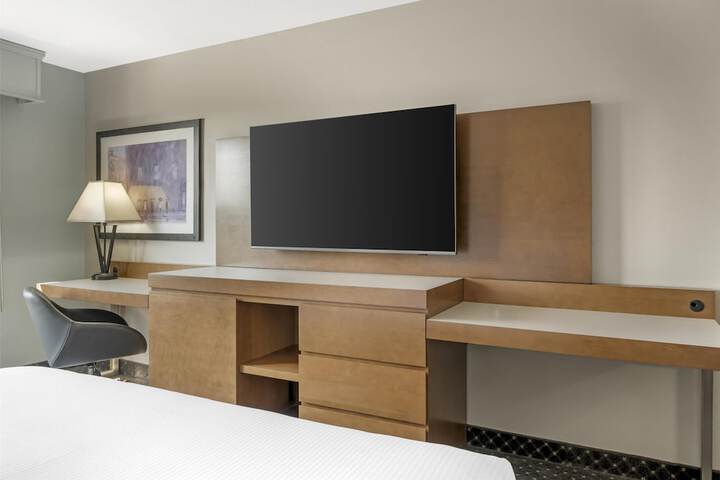 Room 9 of 65