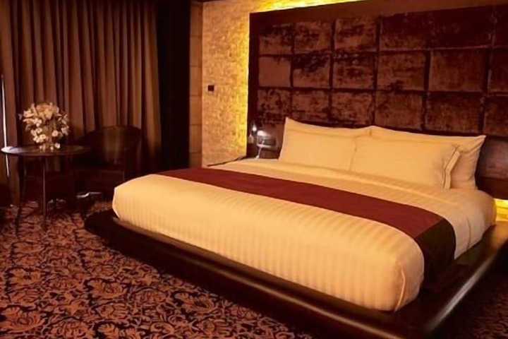 Room 28 of 42
