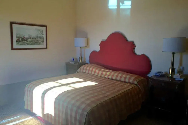 Room 5 of 15