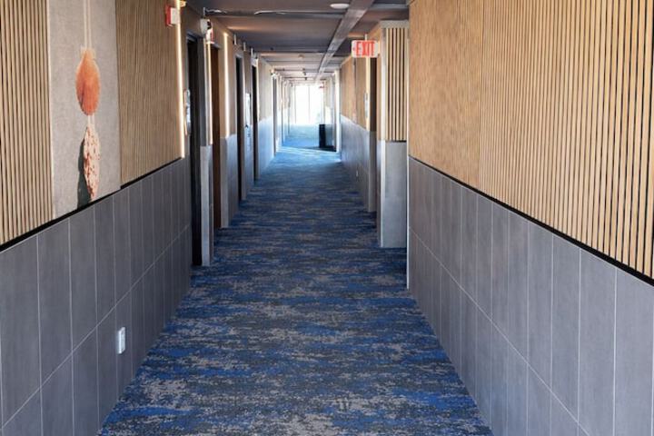 Ballroom/Hall 13 of 15