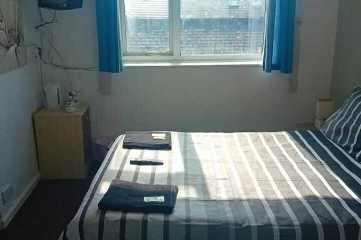 Room 9 of 28
