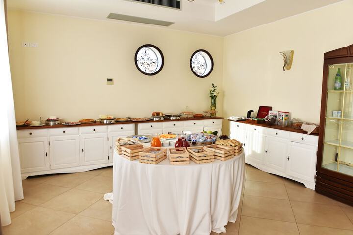 Dining 95 of 125