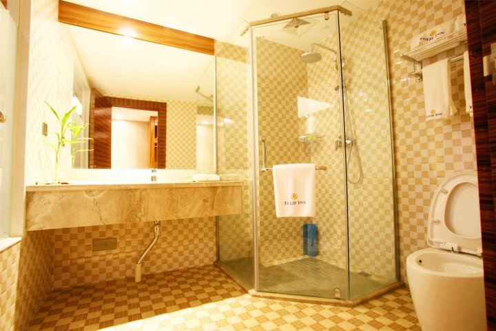 Room 5 of 20