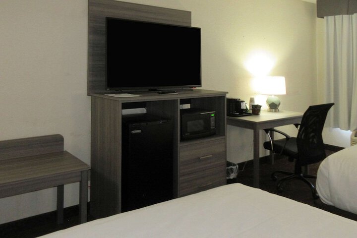 2 Queen Beds (3 of 17)