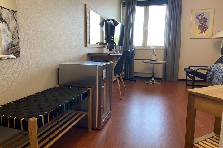 Room 4 of 30
