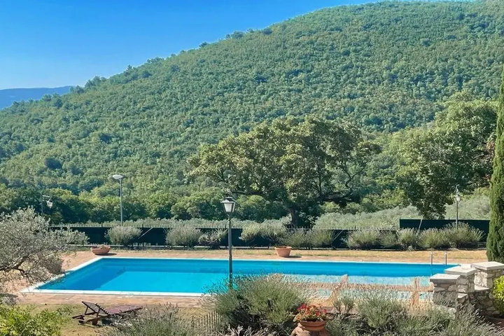 Pool 12 of 24