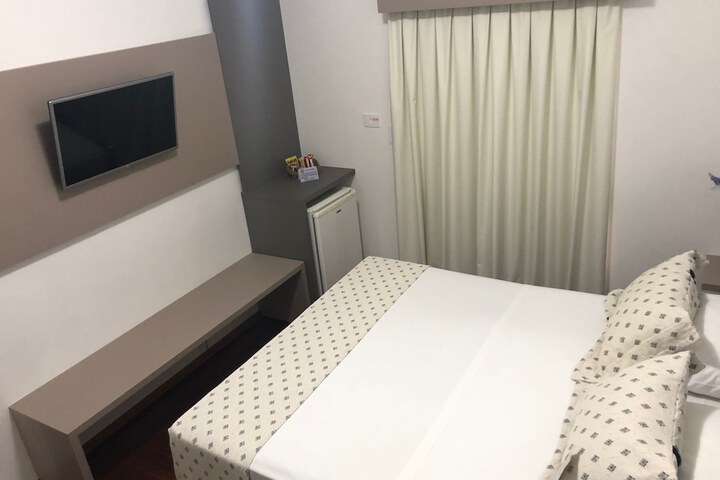 Room 3 of 121