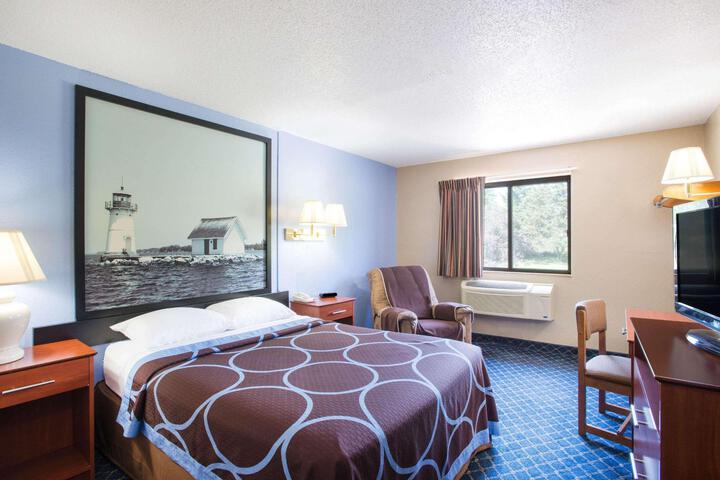 1 Queen Bed (14 of 15)
