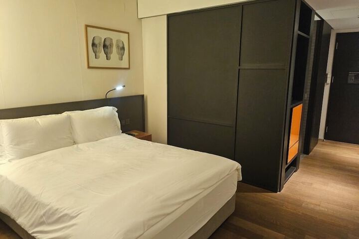 Room 18 of 80