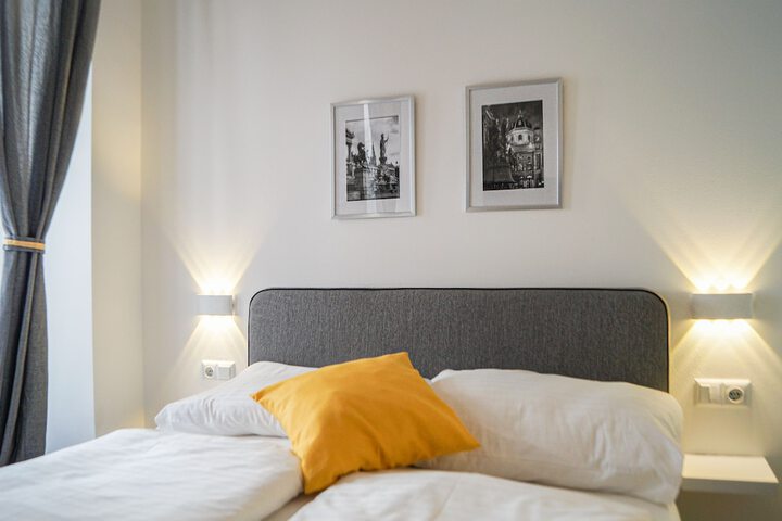 Room 15 of 118