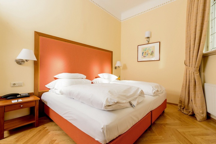 Room 4 of 50