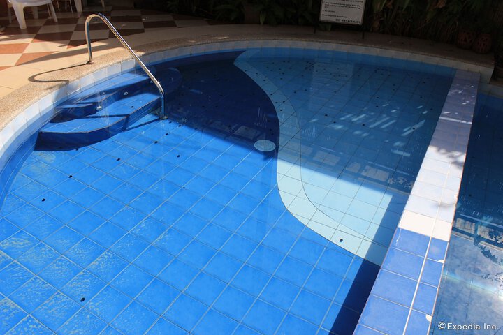 Pools & Facilities