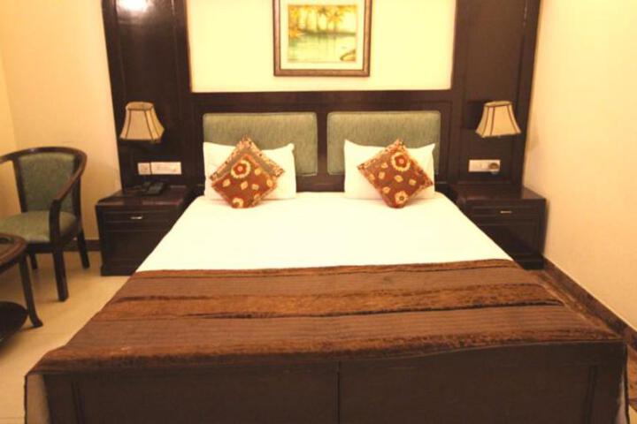 Room 5 of 7