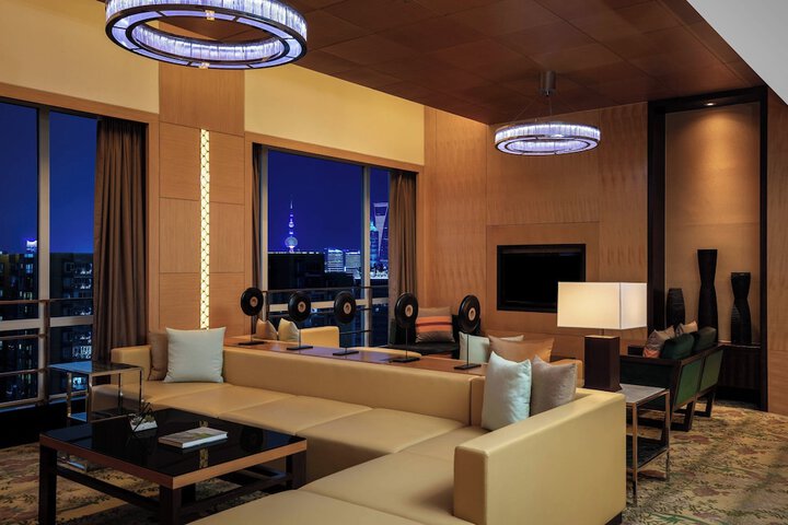 Lounge 40 of 45