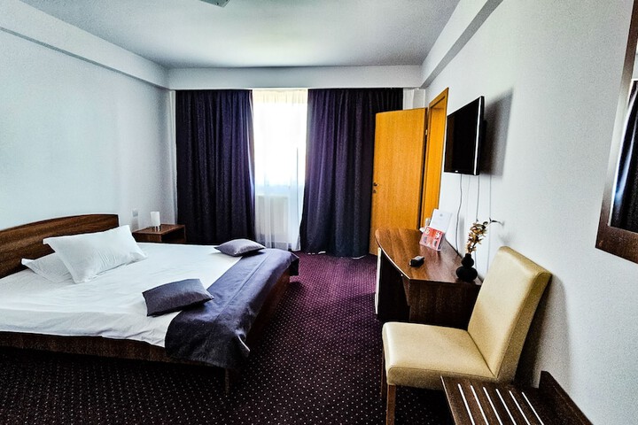 Room 8 of 17