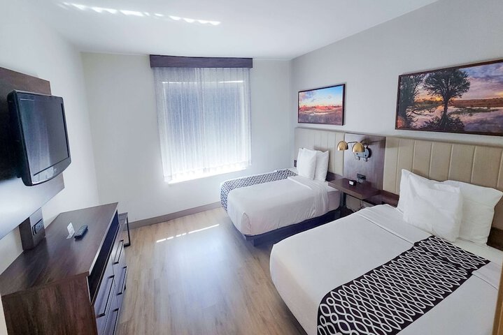 2 Queen Beds Accessible (5 of 17)