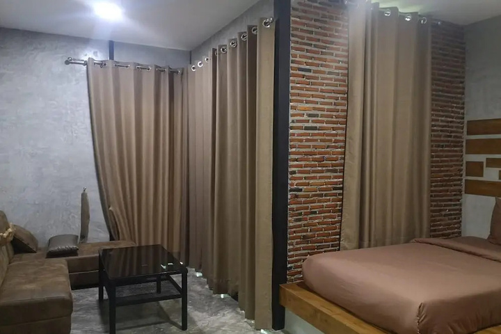Room 5 of 10