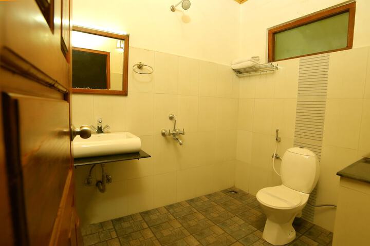 Room 13 of 28