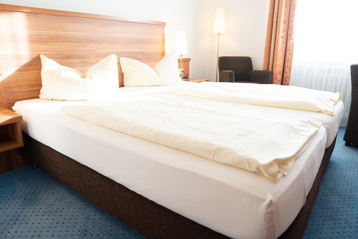 Room 2 of 27