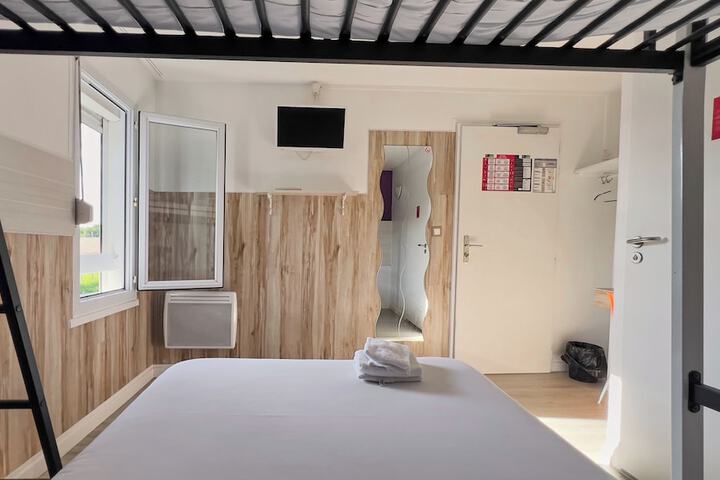 Room 17 of 26